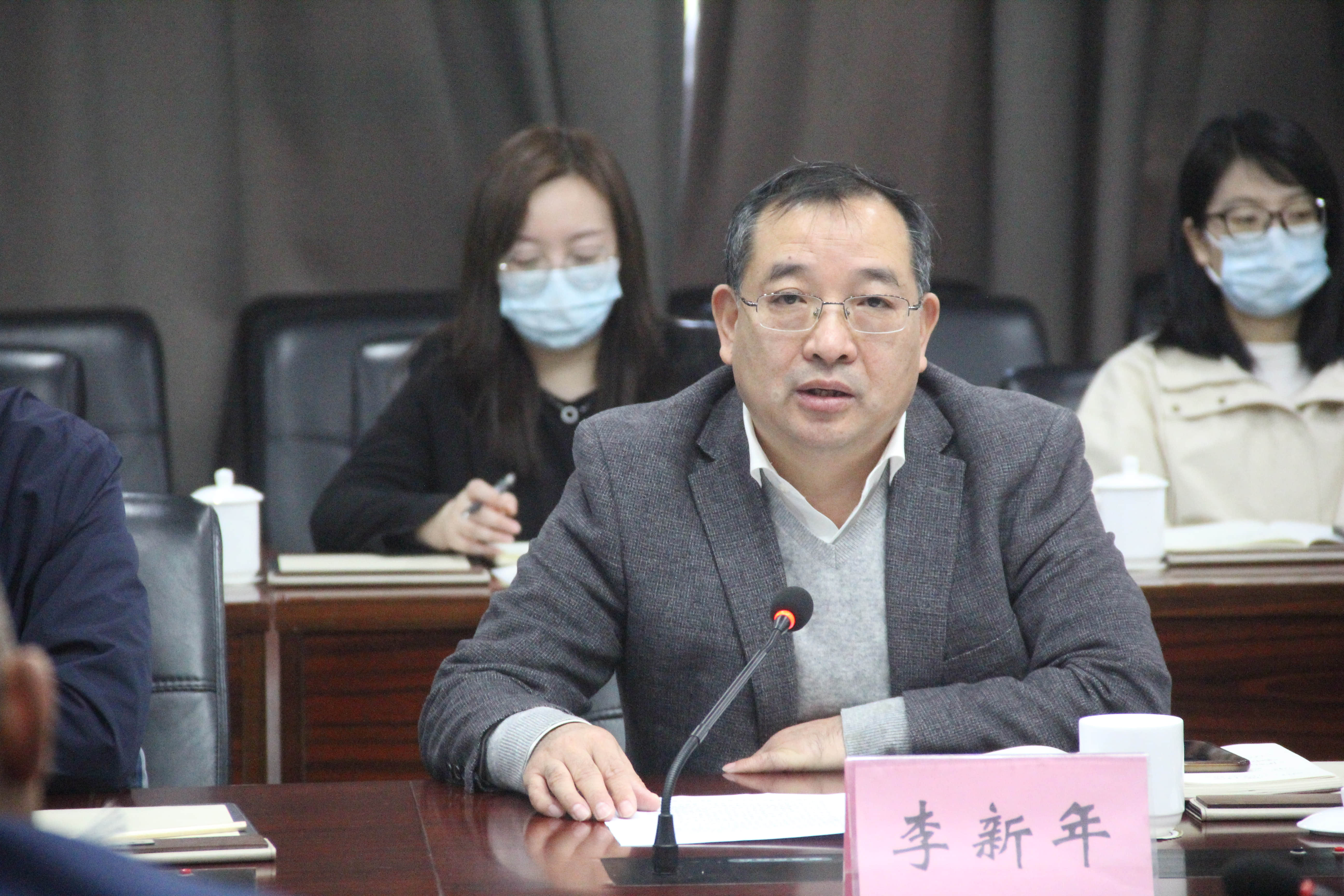 锚定两个“确保”，全面实施“十大战略”理论研讨会召开