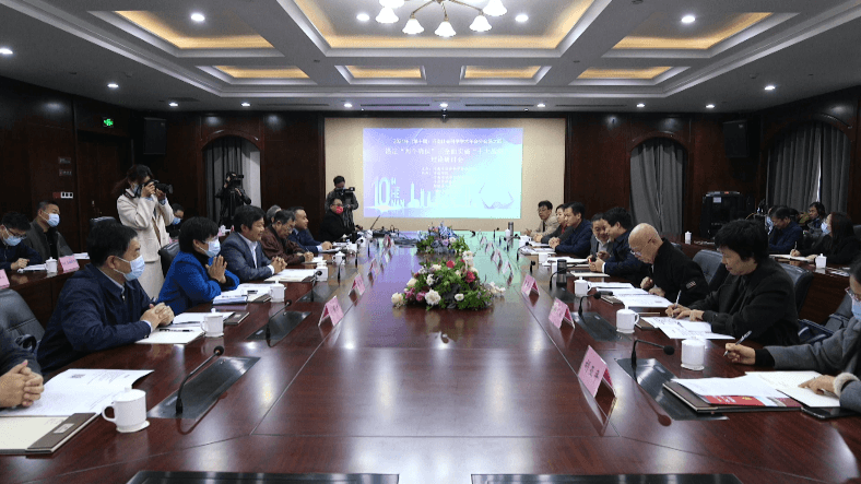 锚定两个“确保”，全面实施“十大战略”理论研讨会召开